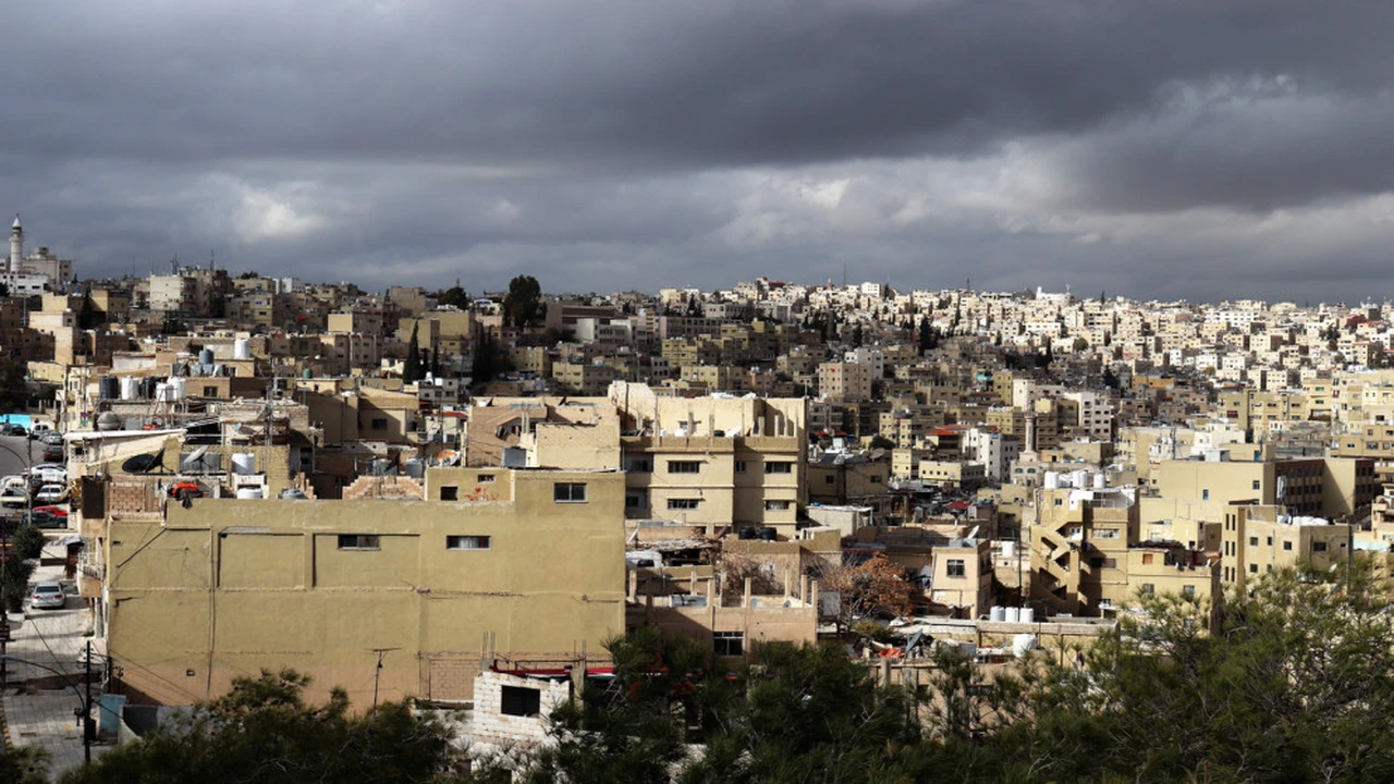 طقس لطيف يسيطر على أغلب المناطق نهاراً مع تقلبات جوية مرتقبة مساءً